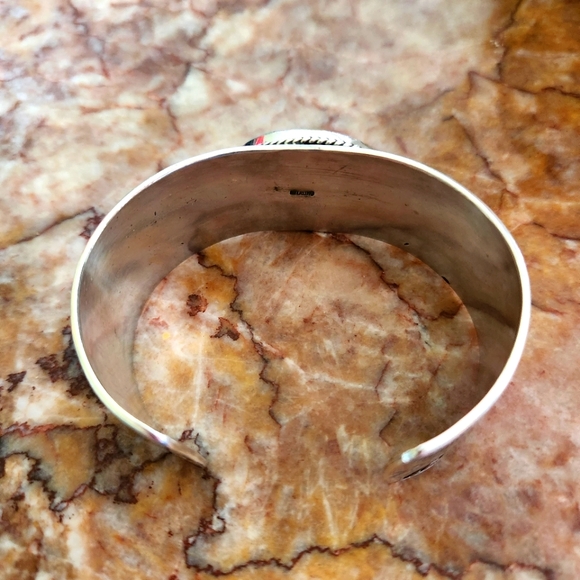 Gorgeous turquoise thunderbird cuff bracelet - Picture 5 of 6